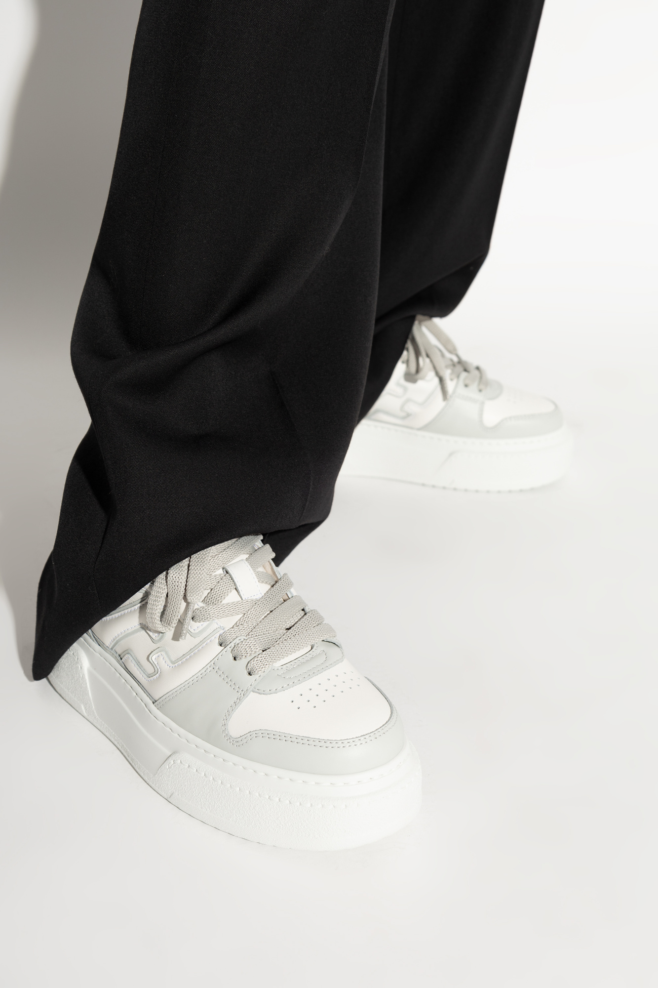 スニーカー FENDI SS25 Fendi Sneakers White (8E8571 AOMNF1PYS) White Sports shoes Fendi Match Fendi - Vitkac France
